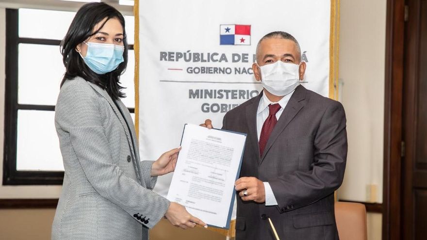 El nuevo director del Sistema Penitenciario, José Ríos y la ministra de Gobierno, Janaina Tewaney Mencomo
