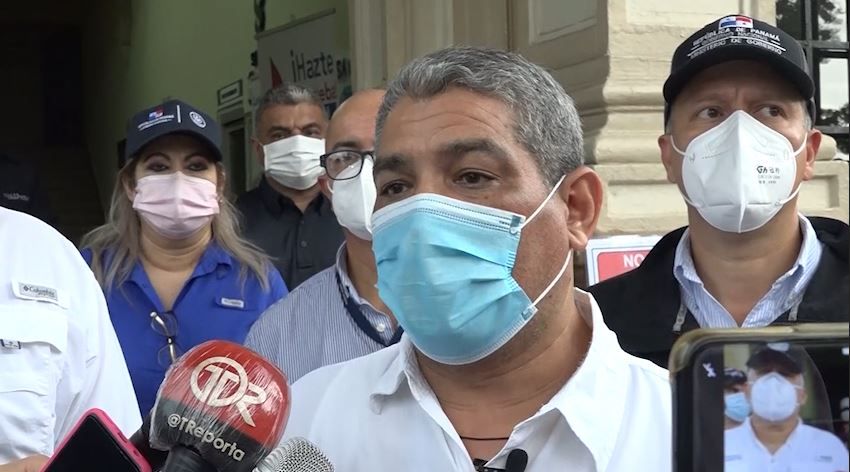 El ministro de Salud, Luis Sucre