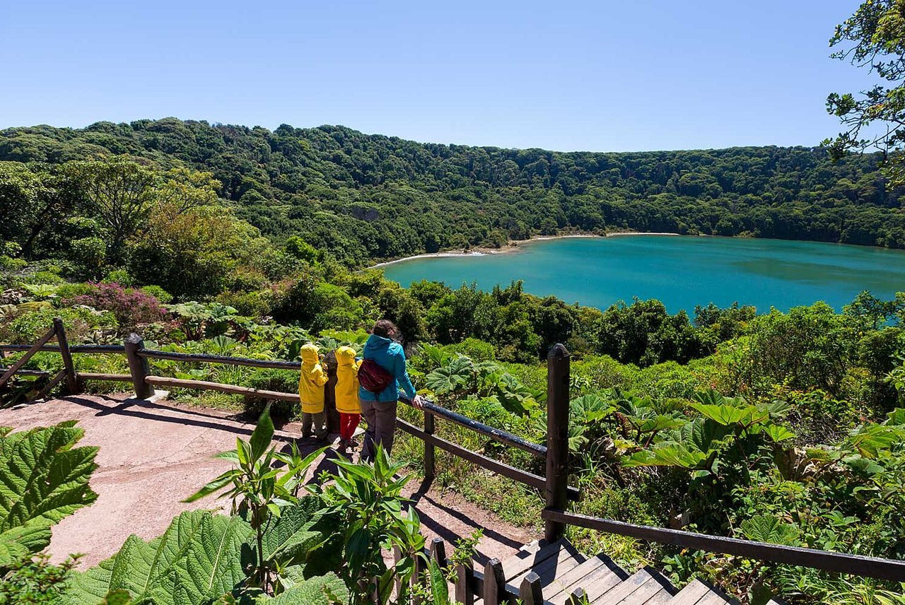 Costa Rica announces gradual reopening of international tourism