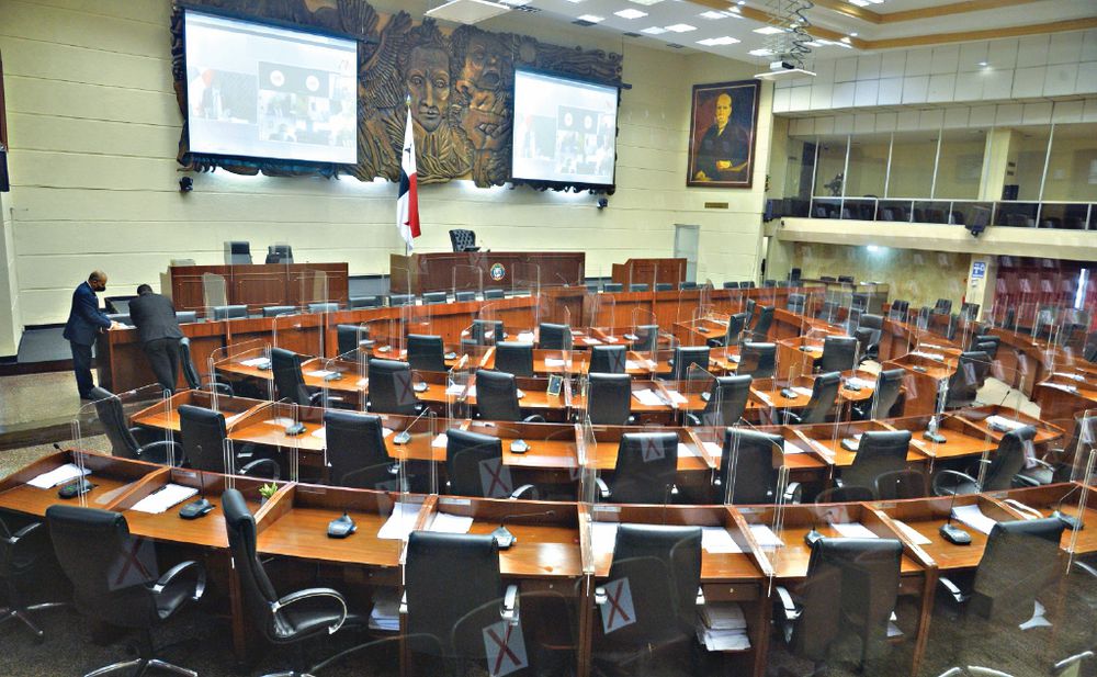 Recorte salarial a altos funcionarios no avanza en el pleno