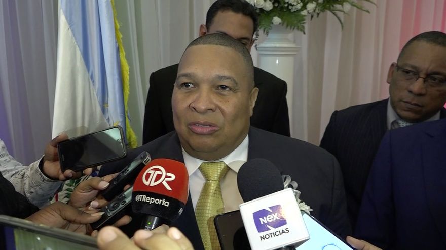 Alex Lee, alcalde de Colón