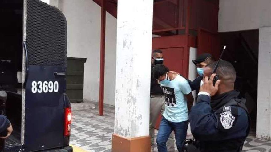 El joven de 18 años obtuvo un cambio de medida cautelar