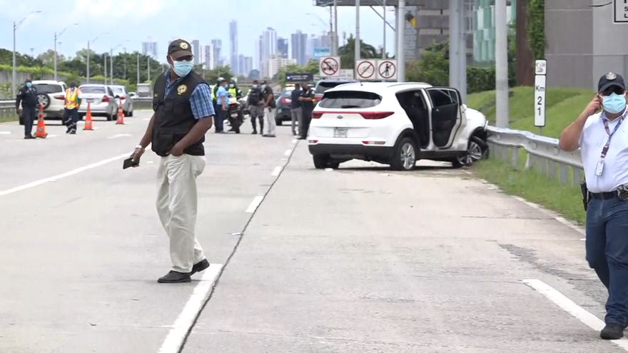 En el vehículo viajaban, además, dos menores que resultaron con heridas