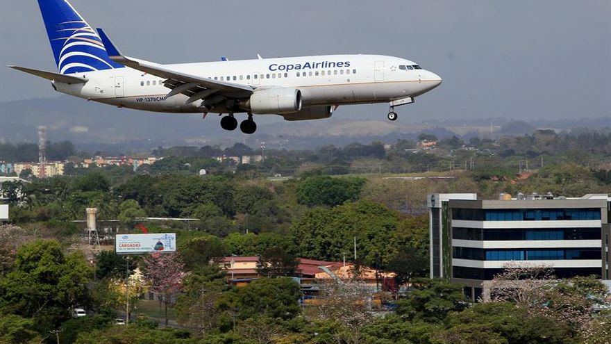 Aterrizaje de la aerolínea Copa en el Aeropuerto Internacional de Tocumen, en la ciudad de Panamá