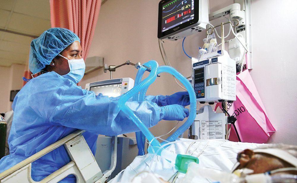 Minsa summons Panamanian doctors to help dealing with COVID-19