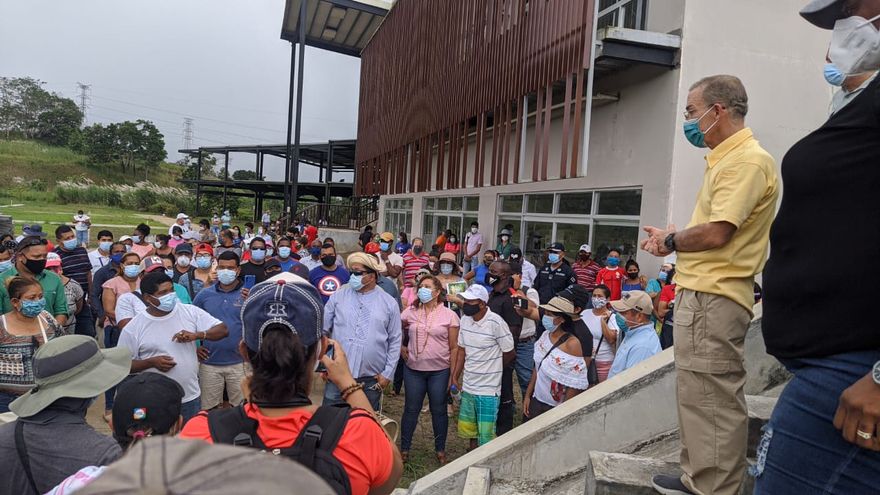 Residentes de Panamá Norte realizaron una protesta pacífica para pedir que se culminen los trabajos de construcción del Parque Municipal del Norte. Al lugar llegó el alcalde capitalino, José Luis Fábrega