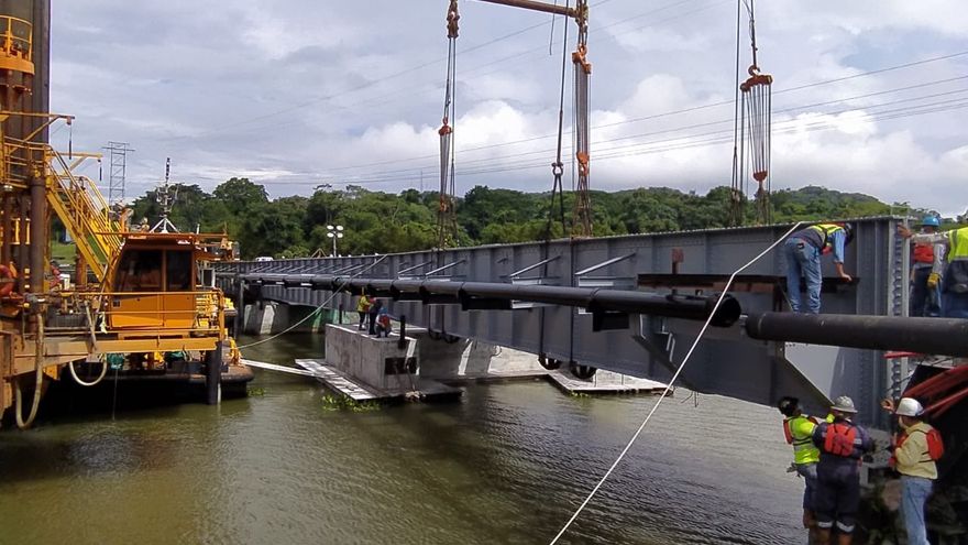 Instalan el puente del ferrocarril en Gamboa
