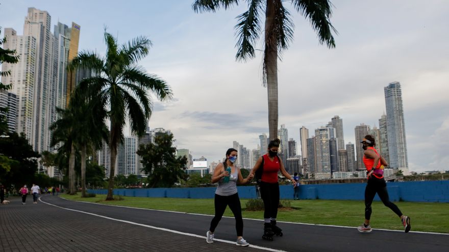 El reporte detalla que desde mediados de julio se observa una tendencia a la estabilización en los casos diarios a nivel nacional