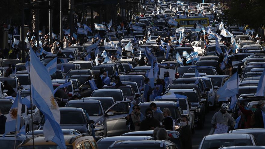 Argentina: Protestan cientos por cuarentena y otras medidas