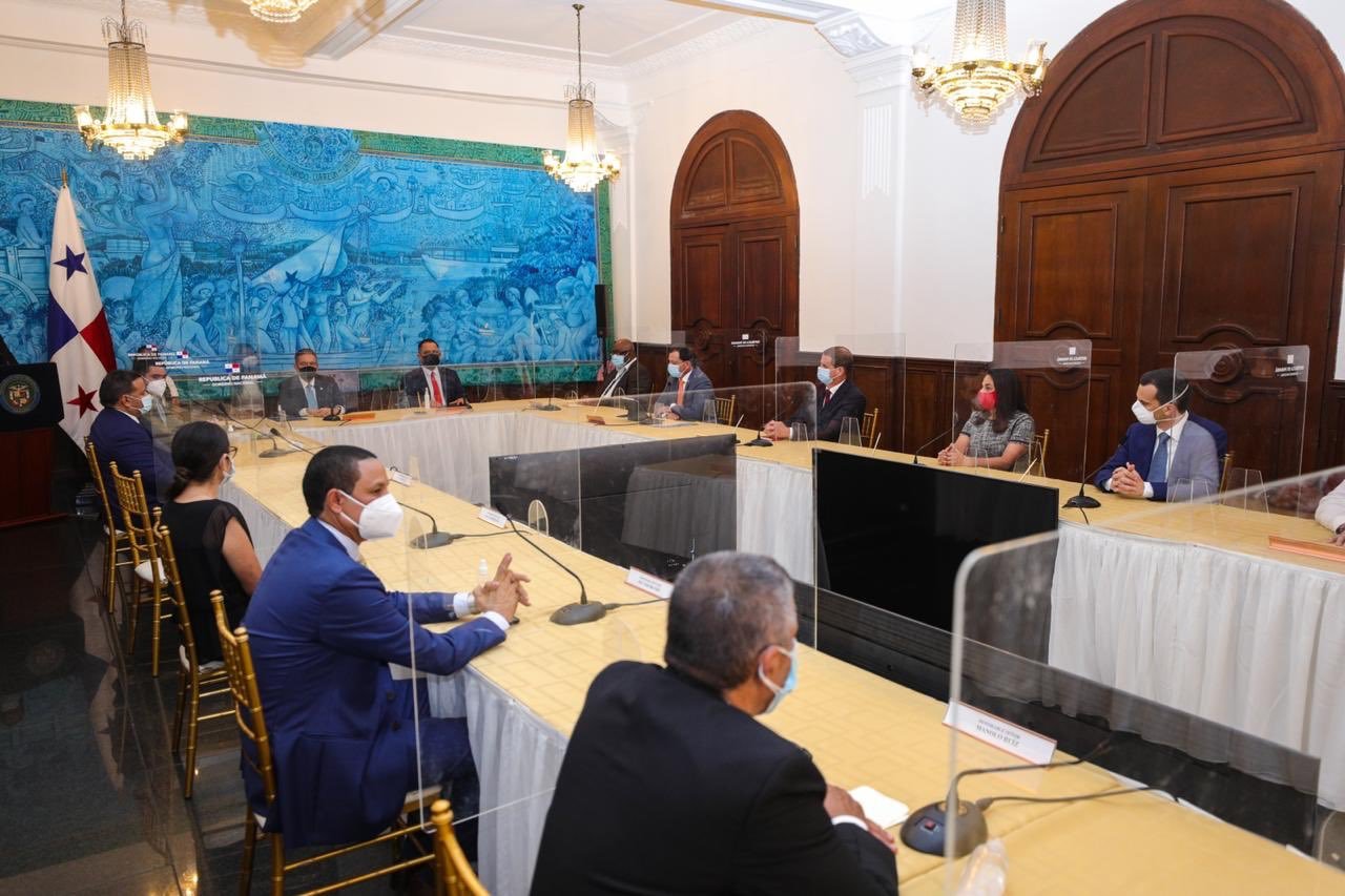 Govt signs agreement with telephone companies offering free connectivity for Panamanians affected by the pandemic