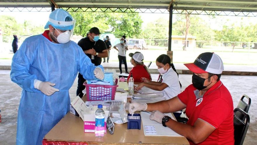 Equipo de Trazabilidad realiza pruebas rápidas de COVID-19 a los ciudadanos