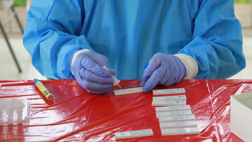 A los pacientes que resultan positivos en pruebas rápidas de COVID-19 se les brinda evaluación médica y trazabilidad