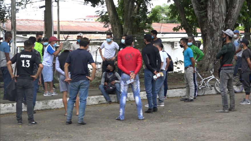 Jinetes reunidos en el Hipódromo Presidente Remón
