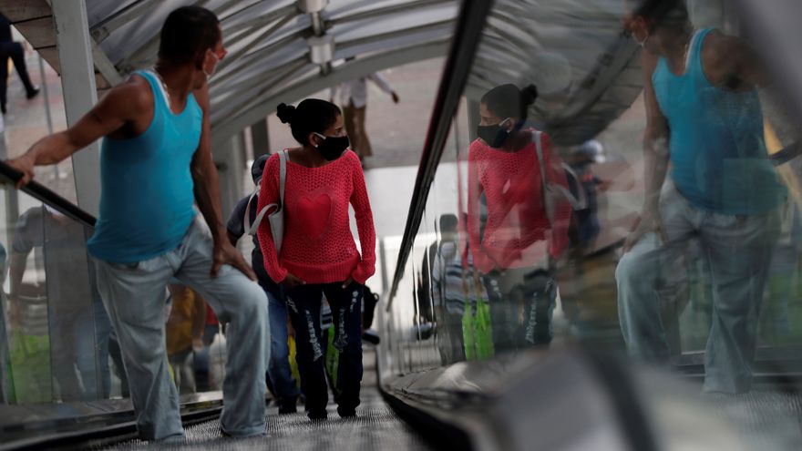 Según el grupo etario, los pacientes con edades entre 20 a 59 años continúan siendo los más afectados en cuanto a contagio