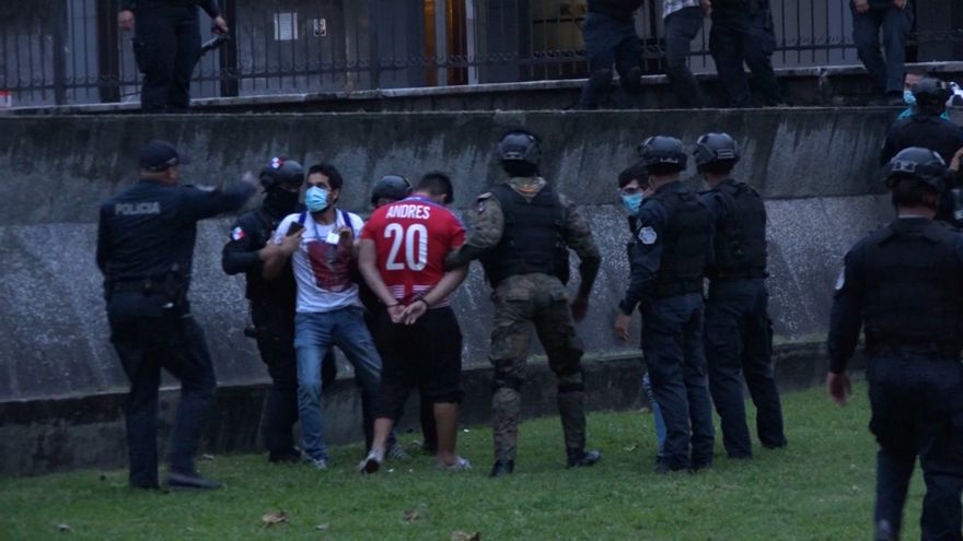 El comunicador fue detenido durante la cobertura a una manifestación