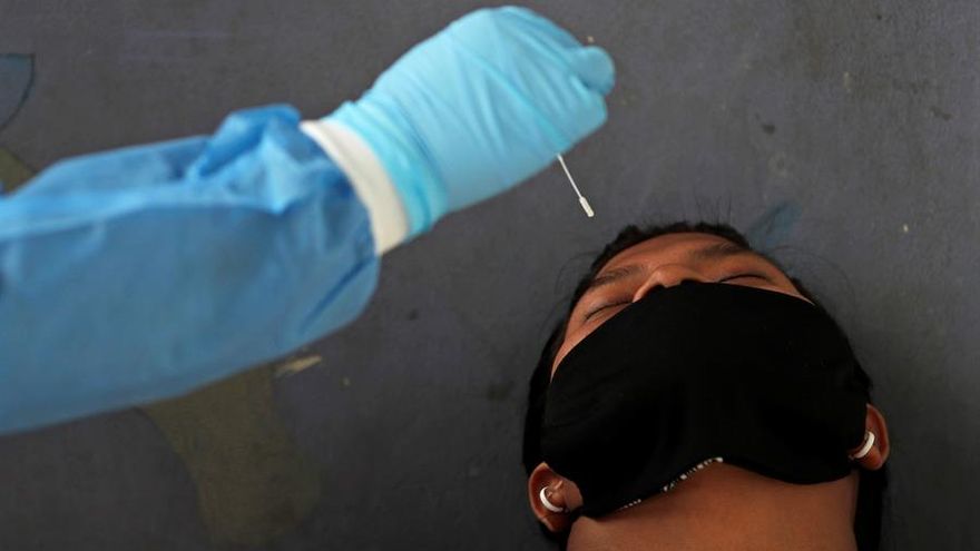 El Ministerio de Salud realiza miles de pruebas diarias, según informan las autoridades