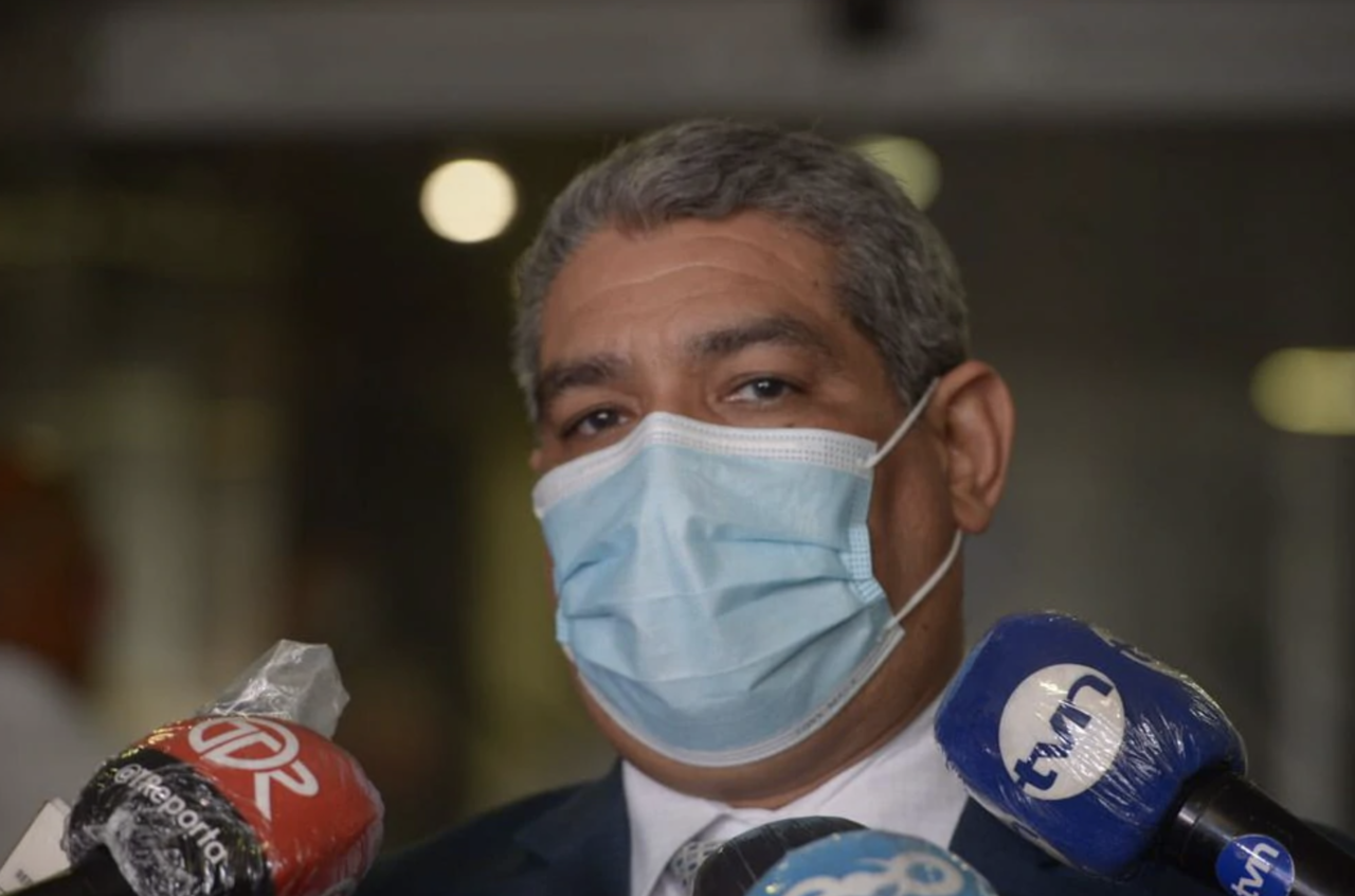 Minister Sucre: 'Yes, the beaches will open; group busses will not be allowed'