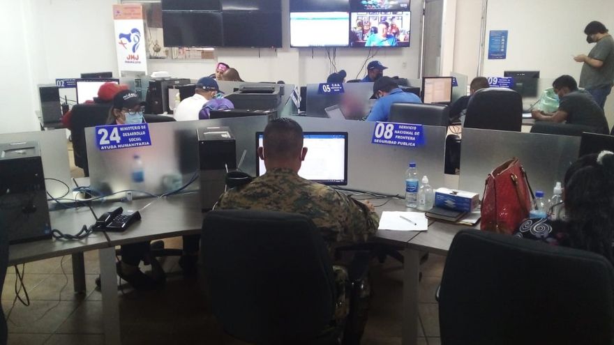 La fuerza de Tarea Conjunta y entidades gubernamentales apostadas en el Centro de Operaciones de Emergencias continúan en monitoreo ante alertas por el huracán IOTA