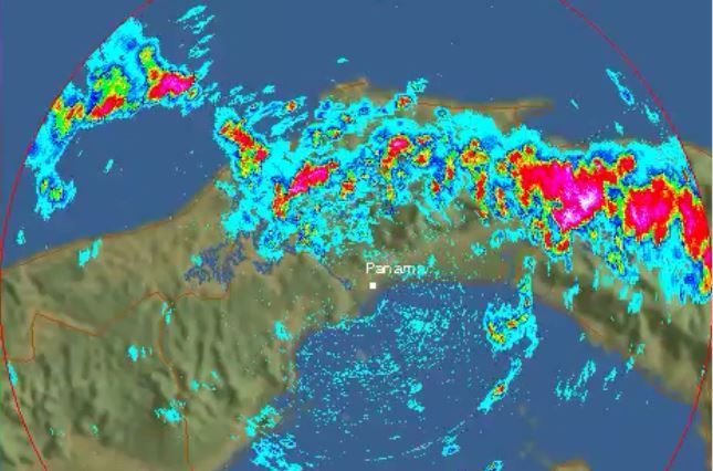 Se captan fuertes lluvias y tormentas moviéndose en la región capitalina
