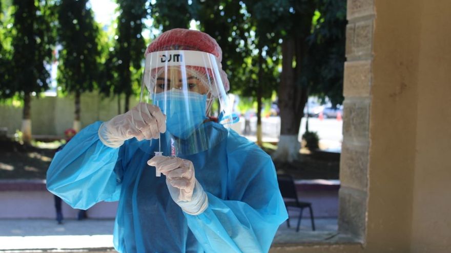 El personal de salud, además de la trazabilidad, orienta a los moradores sobre la cuarentena, y las medidas de protección para evitar los contagios en las comunidades
