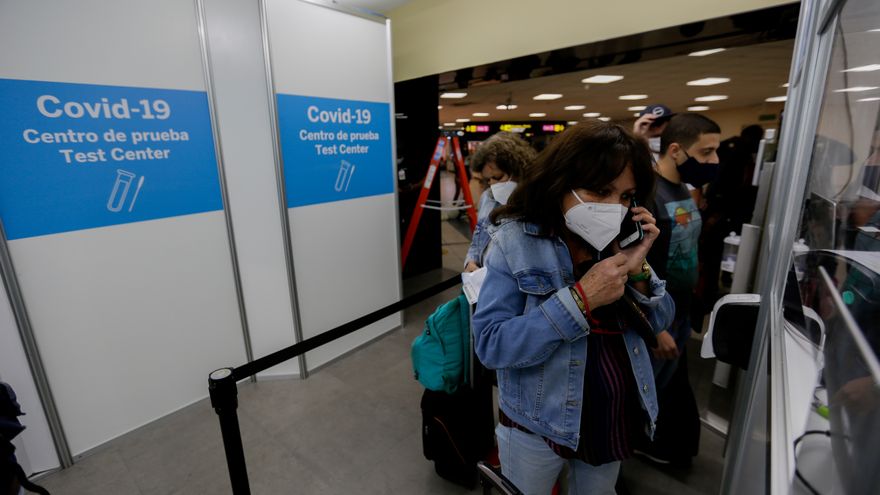 Todo viajero al momento de arribar al país debe presentar una prueba de PCR/antígeno
