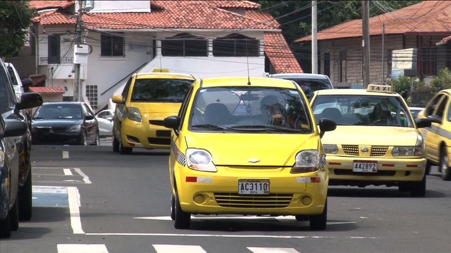 Los taxistas seguirán circulando de acuerdo a su placa par y non
