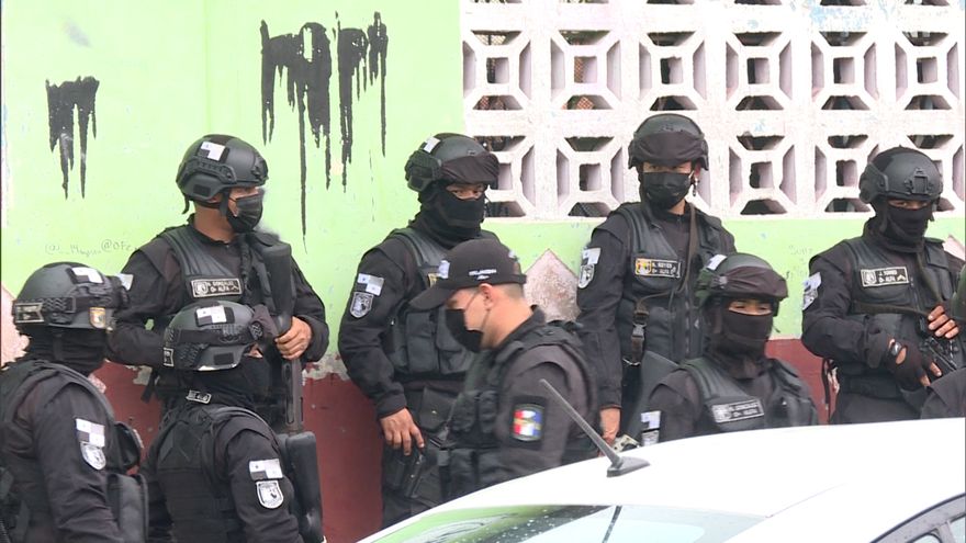 En medio del operativo fue detenida una persona con arma de fuego