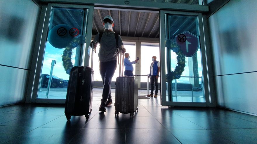 Los turistas internacionales deben presentar en los puestos de control y cercos sanitarios la constancia de los documentos de viaje y reserva de alojamiento