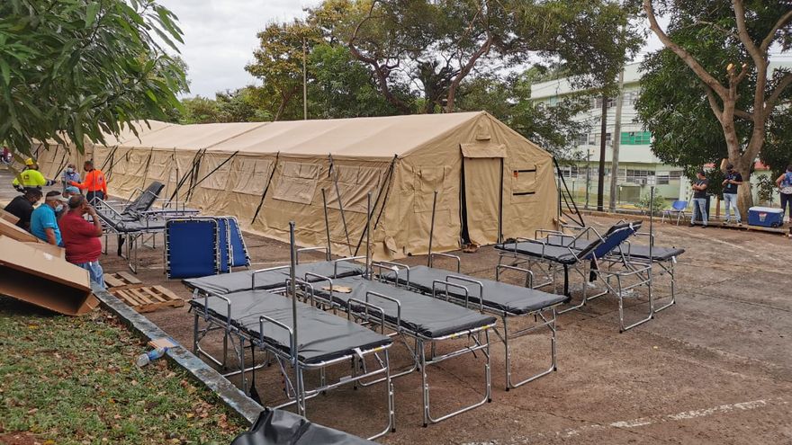 Trabajos de instalación del hospital campaña en los predios del Complejo Hospitalario