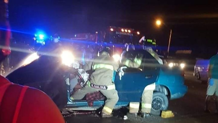 Así quedó el vehículo en el que viajaban madre e hijo