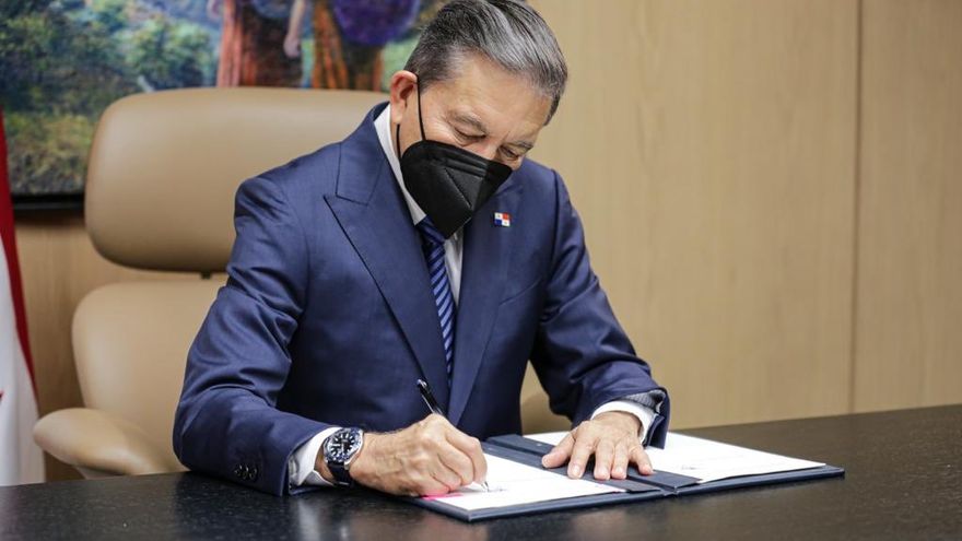 El presidente Laurentino Cortizo sanciona la ley que reforma el Código Fiscal creando un régimen especial de impuesto sobre la renta para las mipymes