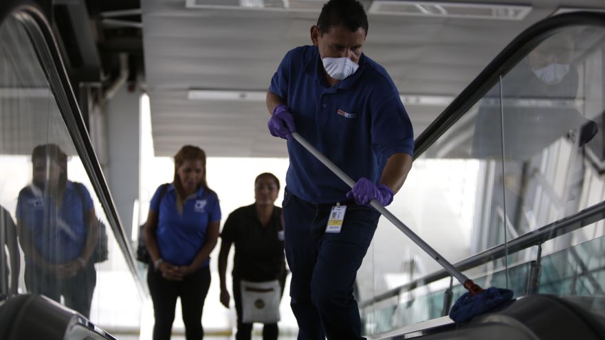 Una de las guías sanitarias promulgadas guarda relación con los medios de transporte colectivo y selectivo, terminales y zonas pagas post COVID-19