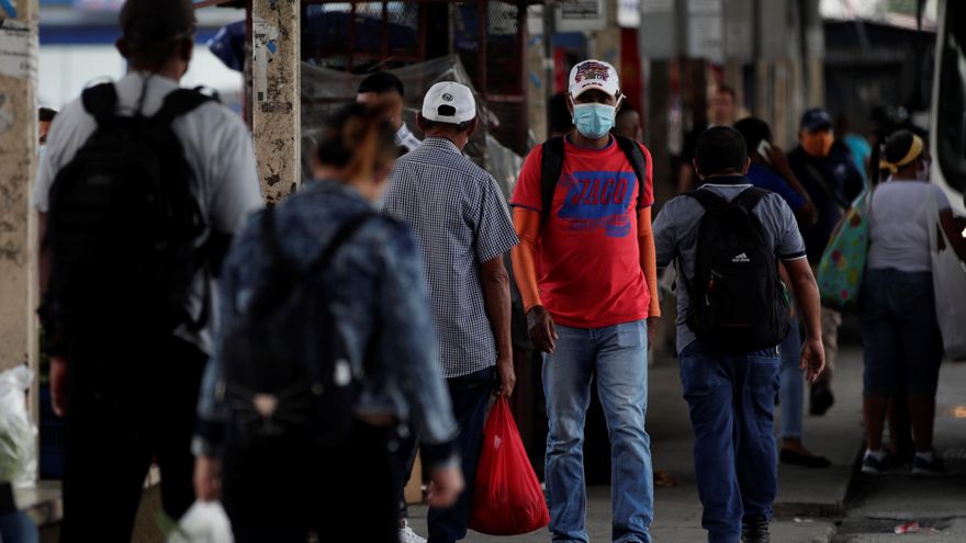 Los ciudadanos podrán salir de lunes a viernes en las horas fuera del toque de queda, pero habrá restricción de compras por género.