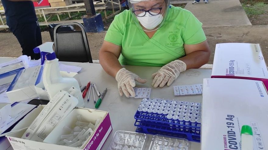 Personal médico en Panamá intensifica trazabilidad de pruebas de hisopado para detectar la COVID-19