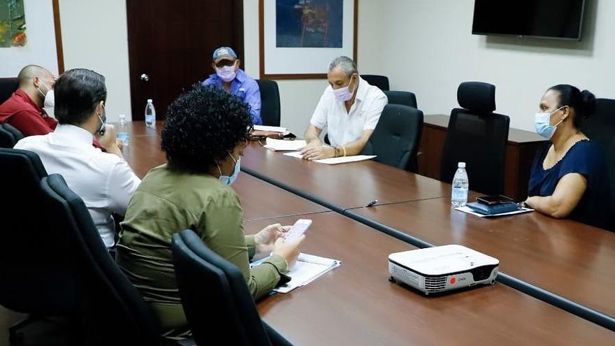 El titular del MICI, Ramón Martínez participó de una reunión con representantes de las asociaciones de abarroterías, restaurantes, bares y cantinas