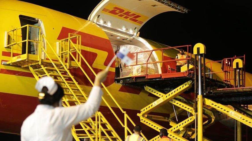 Llegan a Panamá las primeras 12,840 dosis de vacuna contra covid-19