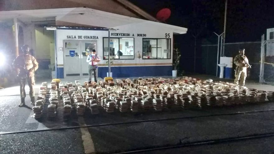 En total se contabilizaron 1,344 paquetes de presunta droga