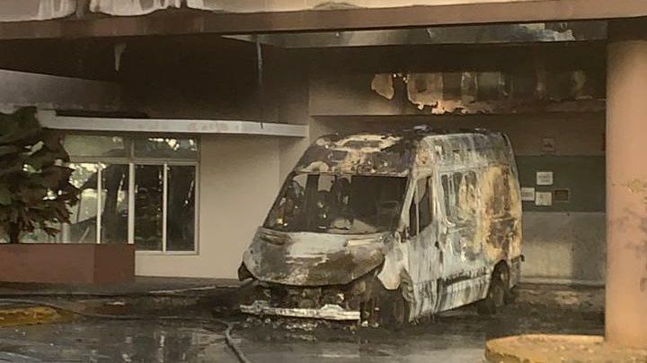 Así quedó la ambulancia tras el incendio