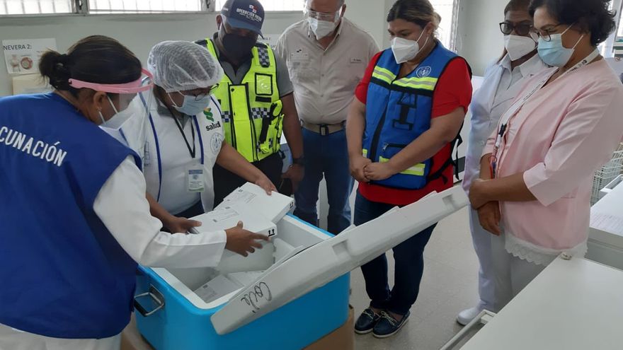 Panamá retomó este miércoles su proceso de vacunación contra covid-19, aplicando la segunda dosis a los primeros vacunados