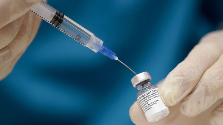 El sistema inmune de las personas recuperadas de COVID-19 es más robusto que el de alguien que haya recibido dos dosis de la vacuna