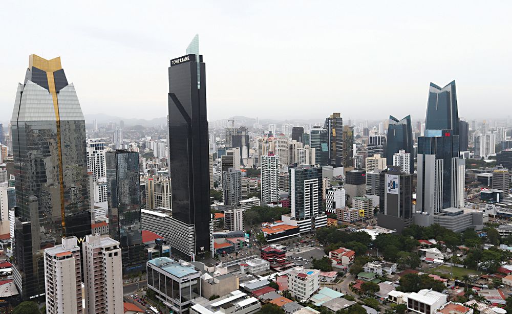 Fitch rebaja calificación de riesgo de Panamá
