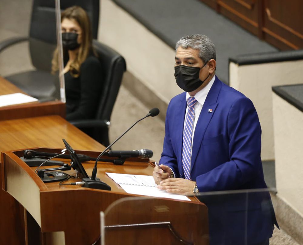 Ministros Sucre, Mouynes y Alexander comparecen ante la Asamblea