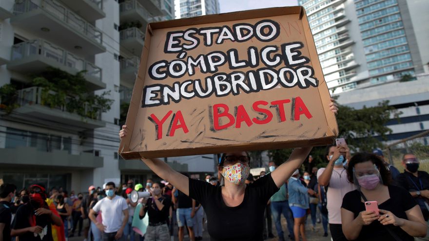 Ciudadanos protestan frente a la sede de la Senniaf, contra los casos de abuso a menores ocurridos en albergues
