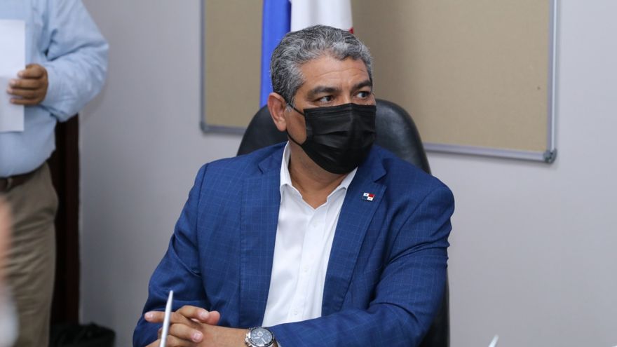 El ministro Luis Francisco Sucre