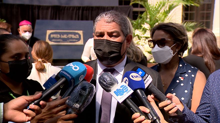 Luis Francisco Sucre, ministro de Salud.