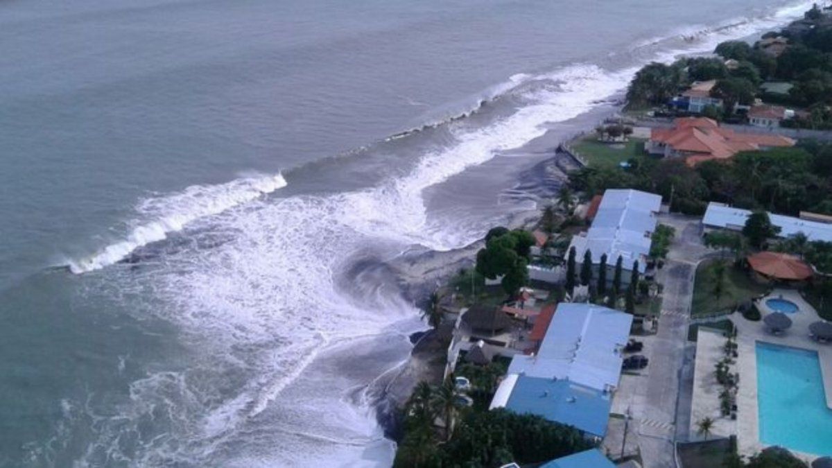 Sinaproc issues swell and high tide warnings in the Pacific