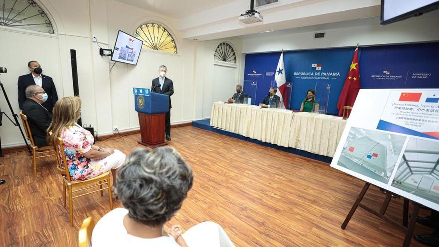 El acto fue encabezado por el presidente, Laurentino Cortizo y contó con la presencia del ministro de Salud, Luis Francisco Sucre; el embajador de China en Panamá, Wei Qiang; la canciller panameña, Erica Mouynes y otras autoridades