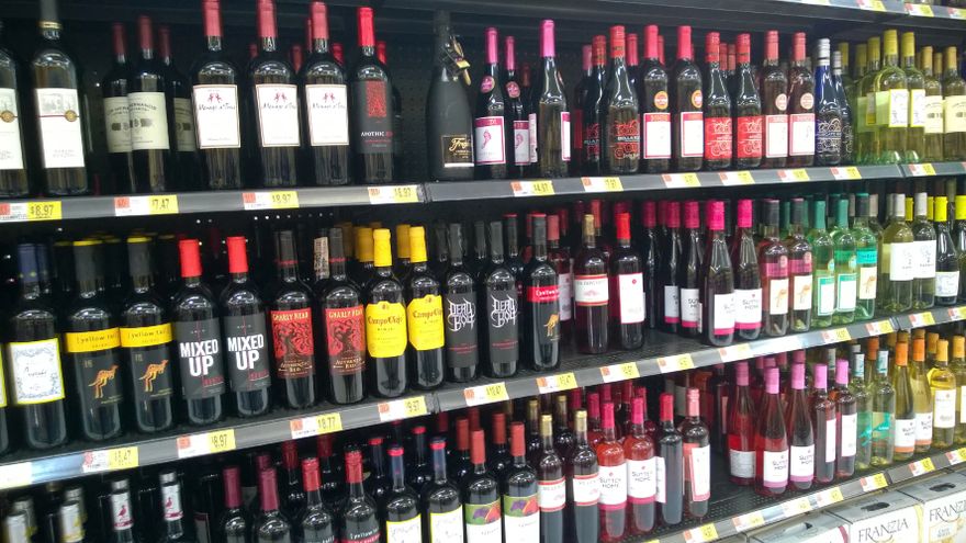 Se prohíbe el consumo de bebidas alcohólicas y el uso de discotecas, unidades móviles, equipos de sonido y similares