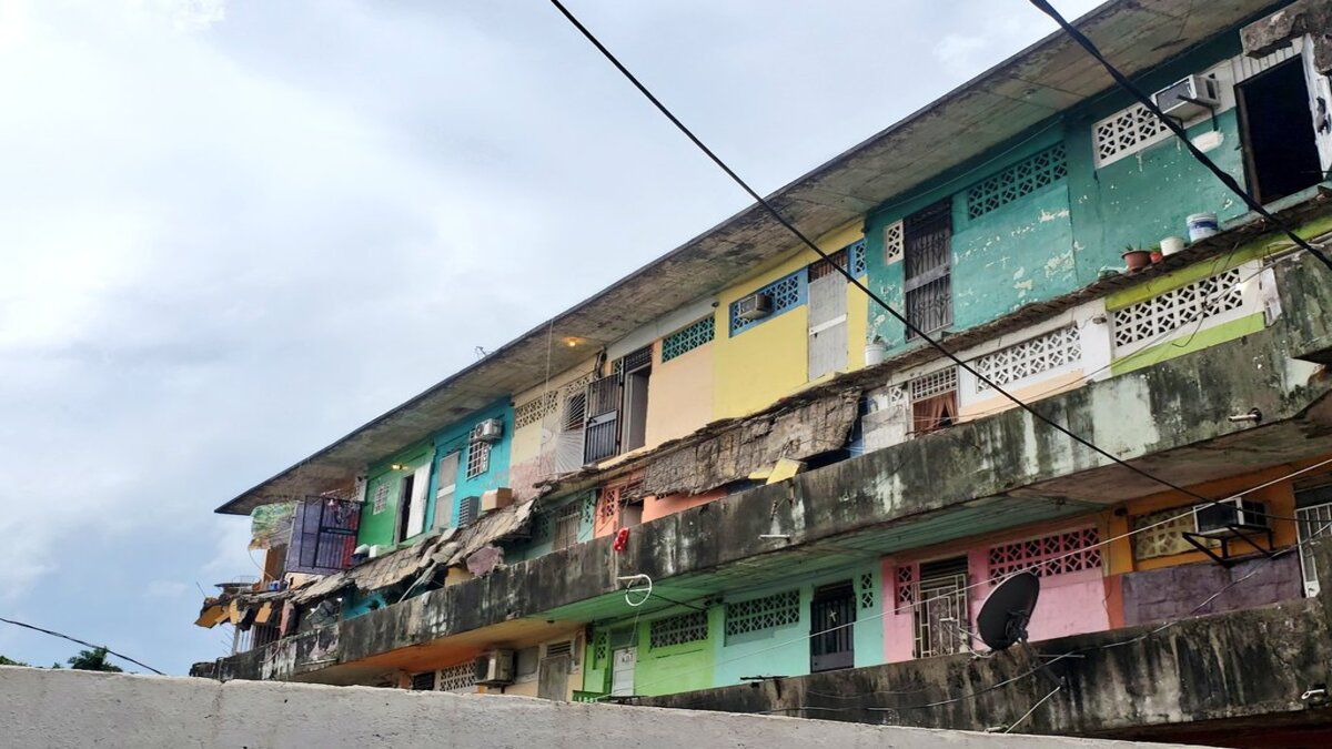 4th floor balcony of a building collapses in San Miguel