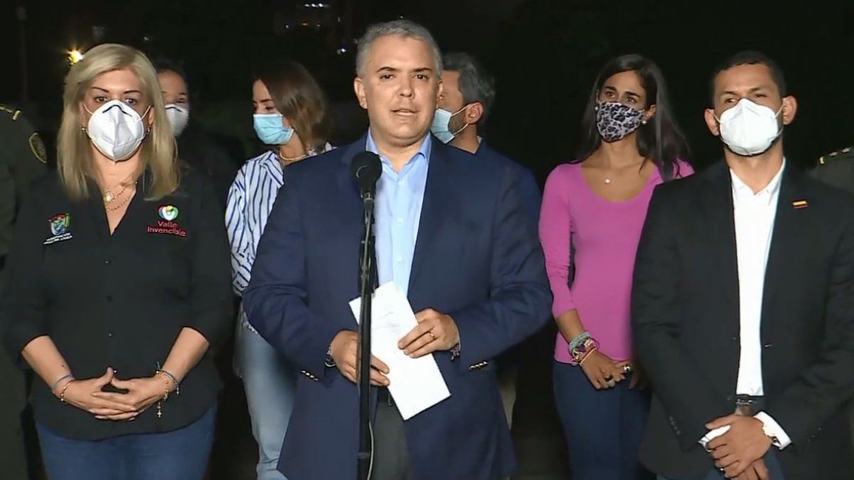 President of Colombia announces full military deployment in the areas most affected by violence
